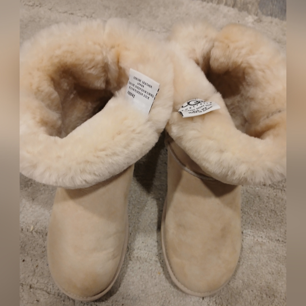 Ugg Boots - image 5